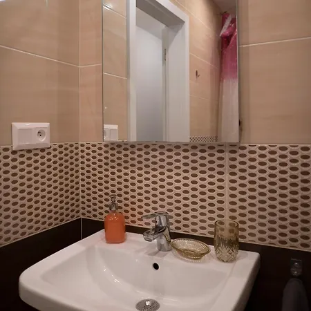 Апартаменты Cozy 2-room Apt, Parking Nearby