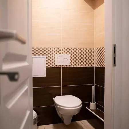 Cozy 2-room Apt, Parking Nearby