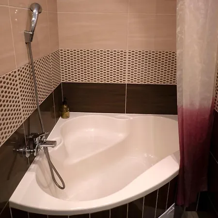 Cozy 2-room Apt, Parking Nearby Appartement