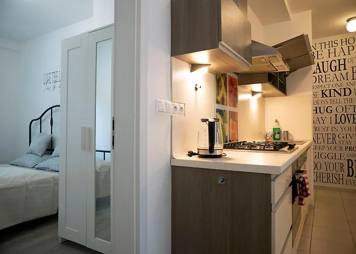 Cozy 2-room Apt, Parking Nearby Apartamento Bratislava