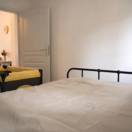 Cozy 2-room Apt, Parking Nearby * Pressburg