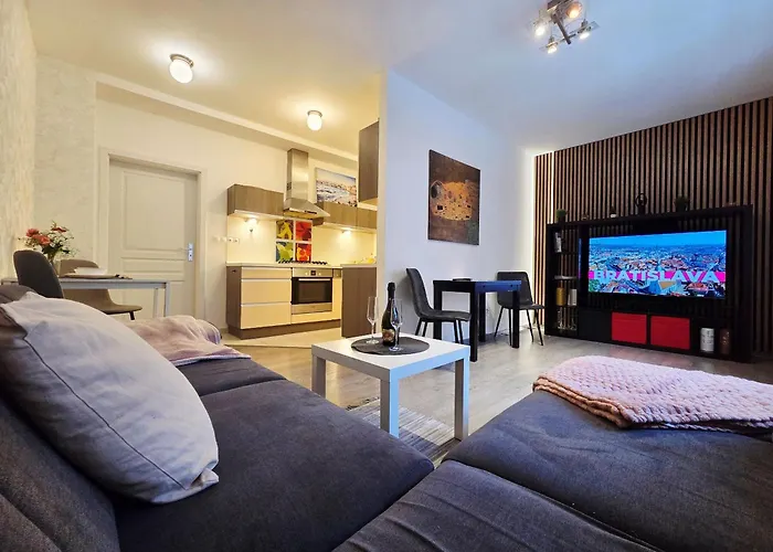 Cozy 2-room Apt, Parking Nearby Appartement